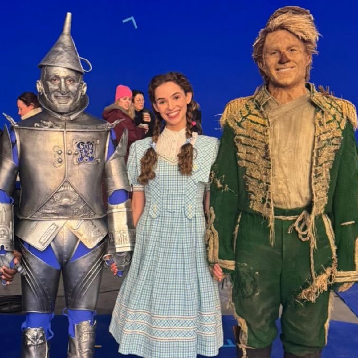 the wizard of oz                      wicked: for good
(1939)                                          (2025)