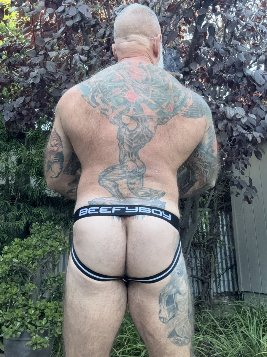 It’s a beautiful smokin’ Sunday in a sweat-soaked <a href="/ilovebeefyboy/">Beefyboy</a> Pure Comfort jockstrap

Chores and gym done, time to relax.
I🖤BB

Justfor.fans/DarylRichterXXX
#musclebearpigdaddy 
#cigardaddy
#beefydaddy