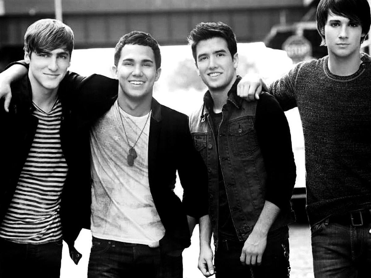 jakeandtherush's tweet photo. and you                                   that you’re
already know                        a ✨star✨ https://t.co/9FnnedekID
