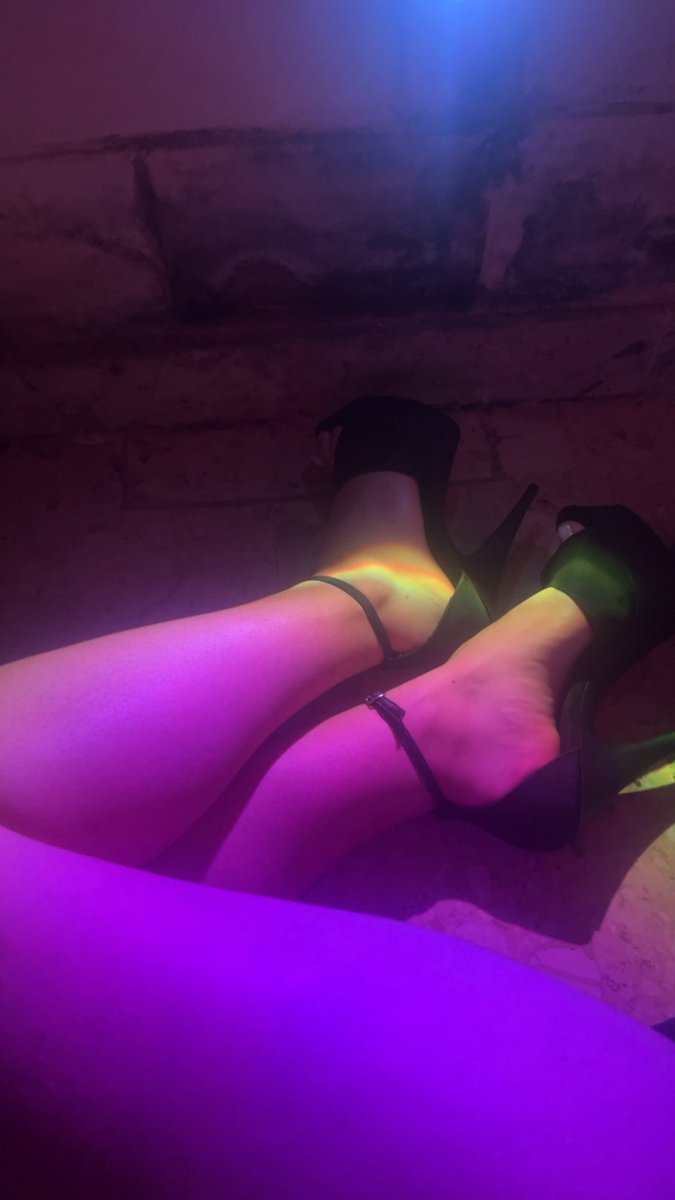 Luxvsss's tweet photo. Where are my pathetic pigs? 🐷 💸

Suprise me 💵
https://t.co/LYmtcpzhs9 https://t.co/Px5WtBiezN
