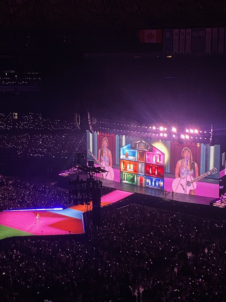 Midas_touch19's tweet image. 1 year ago 🫶 Tayronto was a dream and I’ll never forget it 💕 I’m so lucky to have experienced the Eras Tour in my country and with my boyfriend by my side 🥰🥹