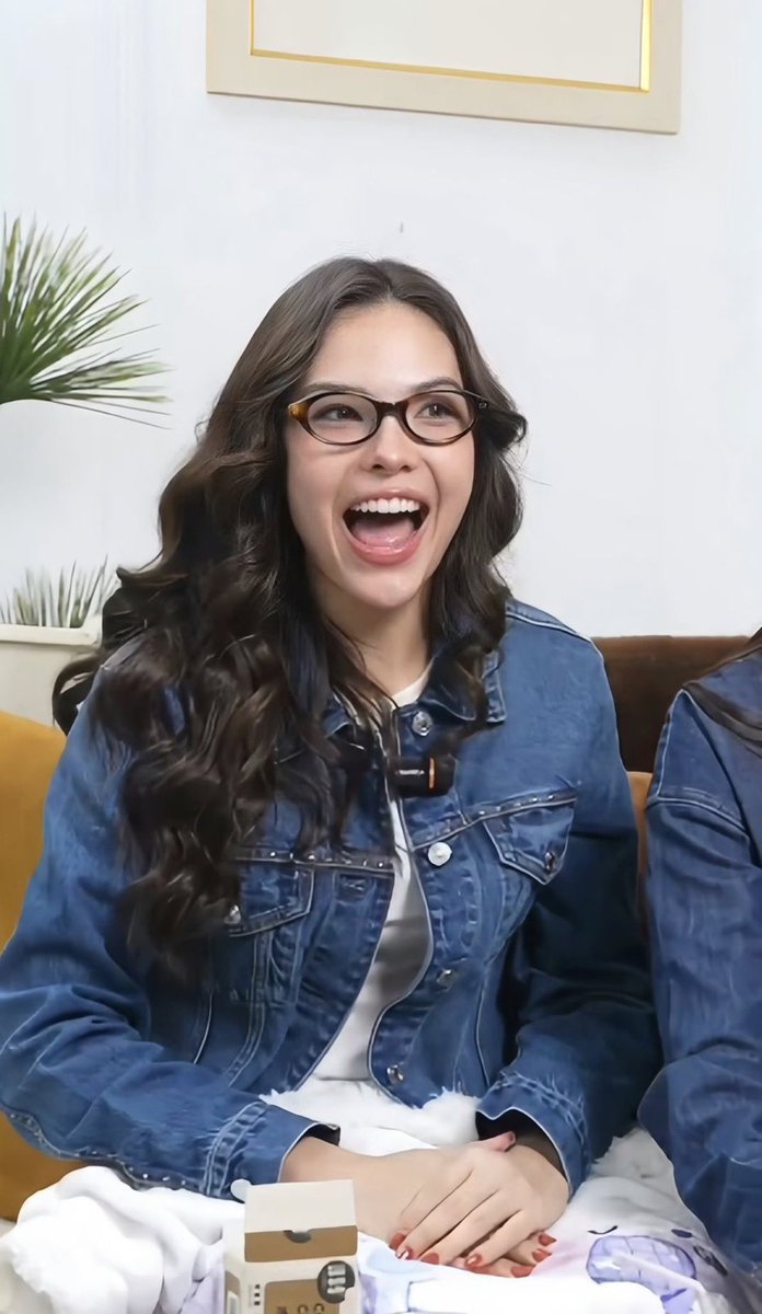 ☀️ มอนิ่งค่ะ ซอนญ่าคนสวย คนเท่
ไลฟ์เมื่อคืนใส่ยีนส์ที…ก็กลายเป็นพี่ศรัณย์โหมดหล่อเท่ไปเลย
วันนี้ขอให้เป็นวันที่ดีนะคะ เบสตี้เอาใจช่วยอยู่เสมอค่ะ 😉🫶

🐨------------------🐾---------------🐰

☀️ Good morning to our beautiful and cool Sonya.
You slipped into jeans during last