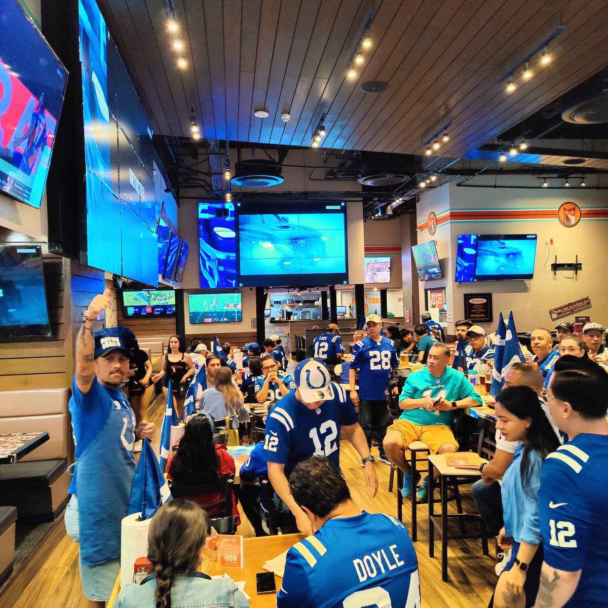 ColtsFansMexico's tweet image. Nunca dejaremos de apoyar a nuestros Colts. 
@Colts @ColtsLife #ForTheShoe #foximpactonfl