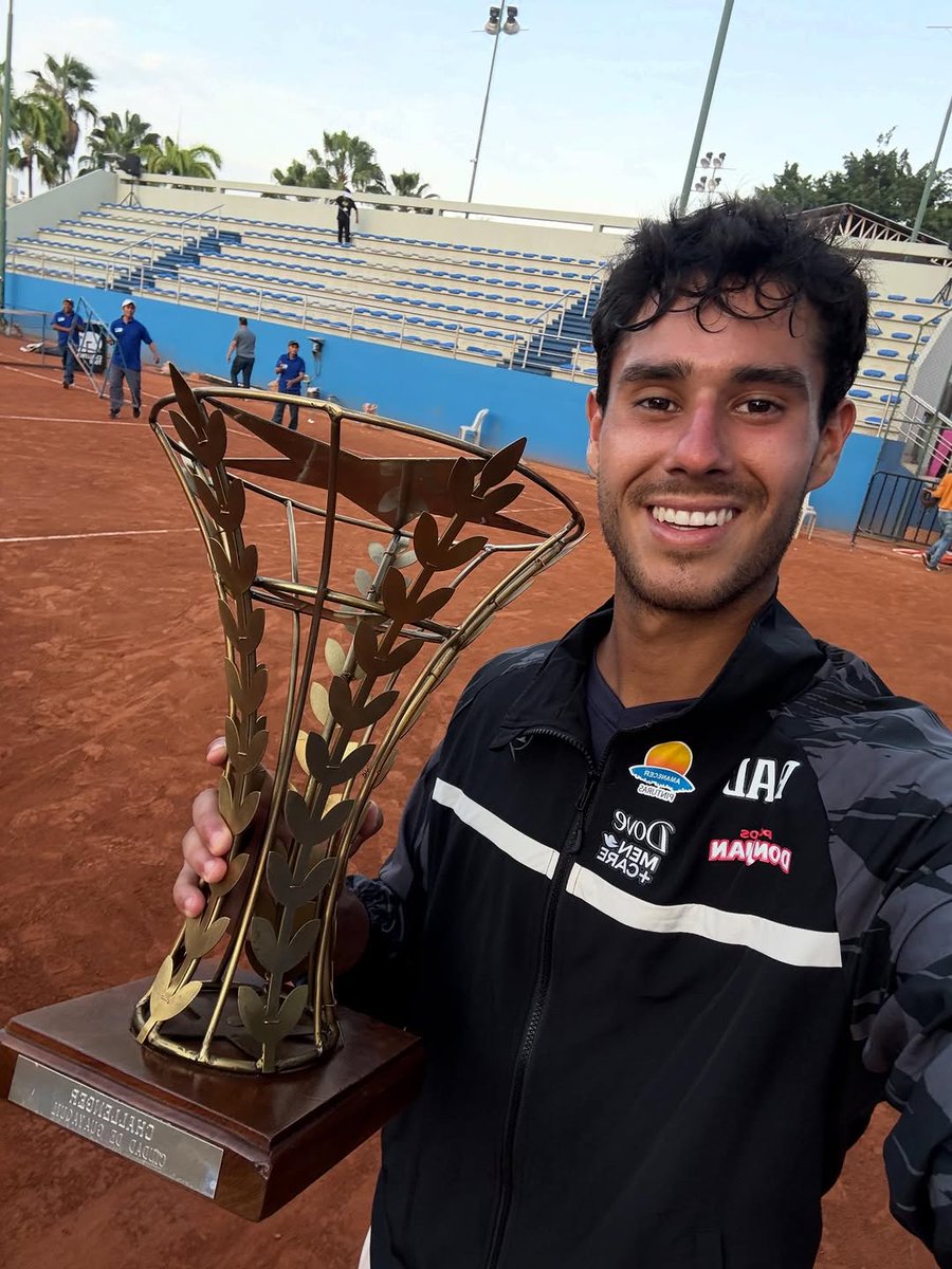 ¡SEIS VECES CAMPEÓN!

Dani Vallejo 🇵🇾 (21) es 🏆 del Challenger 75 de Guayaquil 🇪🇨, en una durísima final fue al tercer set para superar a Juan Pablo Varillas 🇵🇪 por 5-7, 7-6 y 3-6.

Este fue su 🏆 número TRES (3) a nivel de esta categoría

Desde el lunes es el 143 del mundo, su