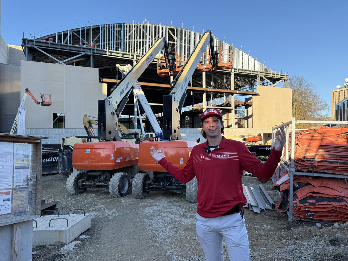 GfedGoCrazy's tweet photo. This video we were the first non Wisconsin affiliate to get a glimpse inside the new athletic complex under construction.

This indoor is bigger than any I’ve ever seen. Got a good one coming from Madison🍿 https://t.co/b6IxG1sWgH