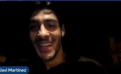 MGuiderdone's tweet image. Lui talmente è serio professionale nelle sue cose che si è chiuso in una stanza buia lontano da tutto e da tutti perché non ci fossero interferenze riuscivamo a vedere solo il suo bellissimo sorriso 😂😂 #helevier #prestinez