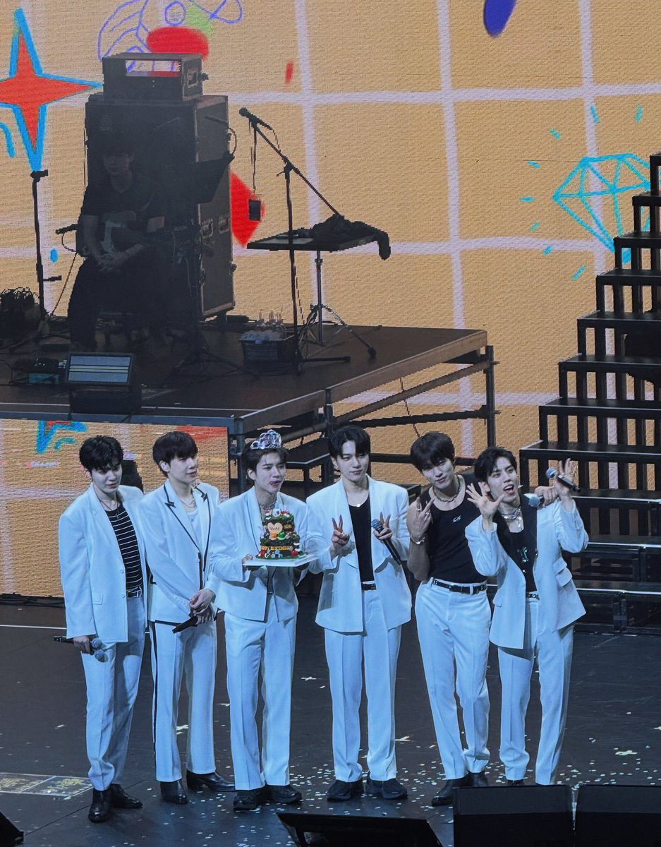 NashySparkles's tweet photo. Long post for my journey with Woohyun! From 🇸🇬->🇲🇾->🇭🇰 all in 2025 #Infinite15anniveryconcert #infinitelimitededition #nwh_5th_solo_concert #식목일5 

 https://t.co/7l9TN05Fup https://t.co/ww00ILij1Z