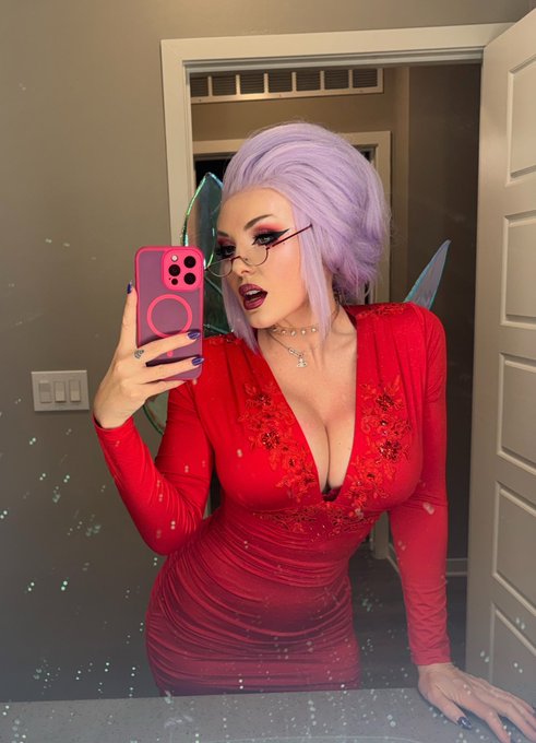 2 pic. i became fairy godmother who wants me? https://t.co/j6JbbqxkKP