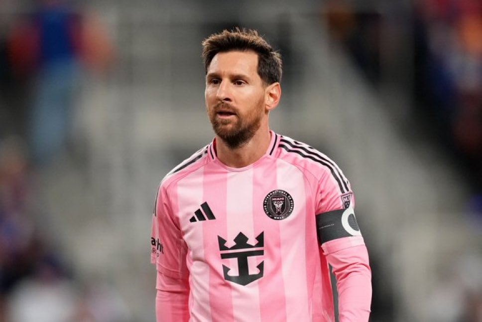 ActuFoot_'s tweet image. 🚨 𝗟𝗜𝗢𝗡𝗘𝗟 𝗠𝗘𝗦𝗦𝗜 🇦🇷 𝗩𝗜𝗘𝗡𝗧 𝗗’𝗔𝗧𝗧𝗘𝗜𝗡𝗗𝗥𝗘 𝗟𝗘𝗦 𝟭𝟯𝟬𝟬 𝗚/𝗔 𝗘𝗡 𝗖𝗔𝗥𝗥𝗜𝗘̀𝗥𝗘. 😱🐐

⚽️ 896 buts
🎯 404 passes d.