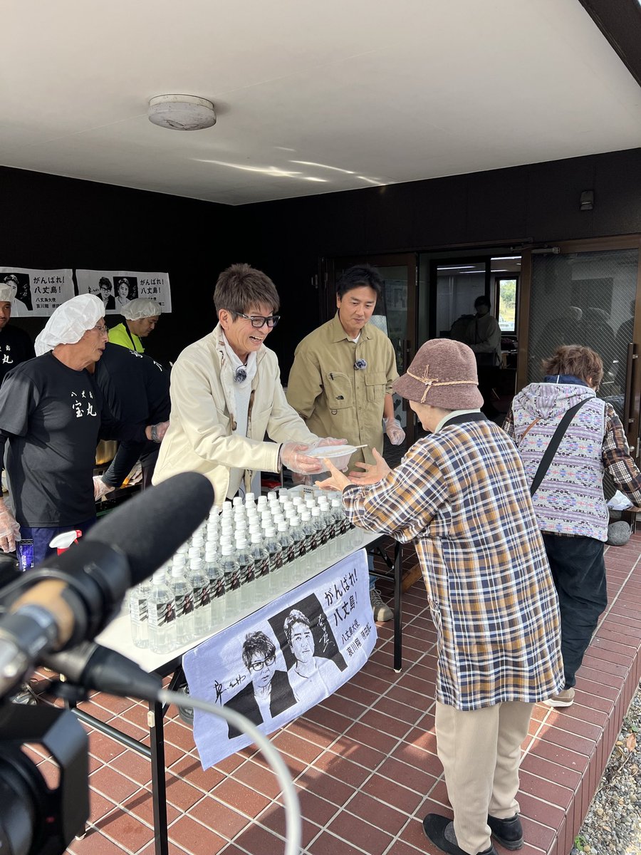 AikawaInfo's tweet image. 11/21.22 金土

八丈島で立ち食いうどん
炊き出ししてきました。
１日も早い復興を願っております。

1200食
完食。大盛況でした。