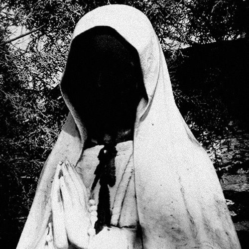 Angela Eunice Sacalxot llega esta noche con su poema Bosque sin nombre
el tiempo será juguete junto a sus huesos
y la carne arrancada se secará a la intemperie,
la sangre nutrirá un tierra que se retuerce.
Disponible en la página 151 de GROTESCO🪦
drive.google.com/file/d/1PQZBZo…