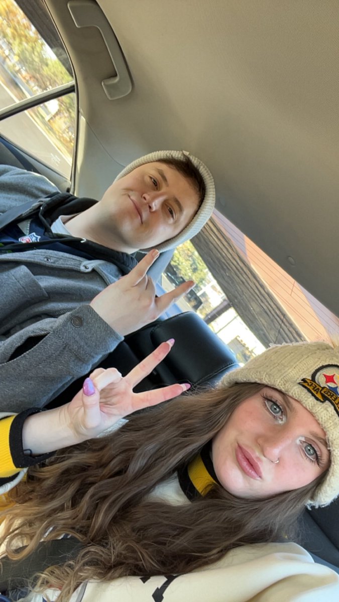 ClaireSpinner's tweet image. watched some football today #HereWeGo