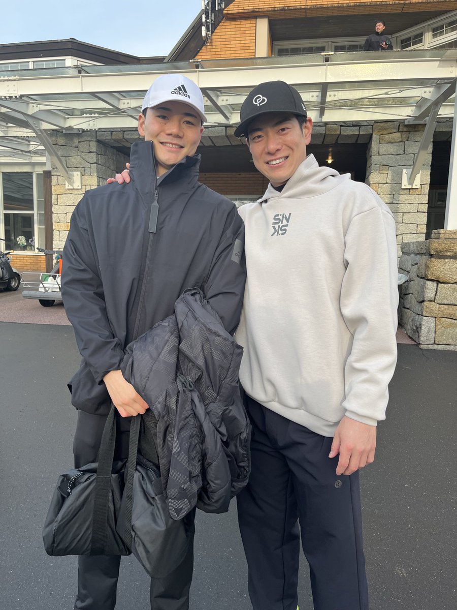 SnFighters's tweet image. 選手会納会ゴルフがスタート⛳️
新旧選手会長でパシャリ📷
#松本剛 外野手
#清宮幸太郎 内野手
#lovefighters