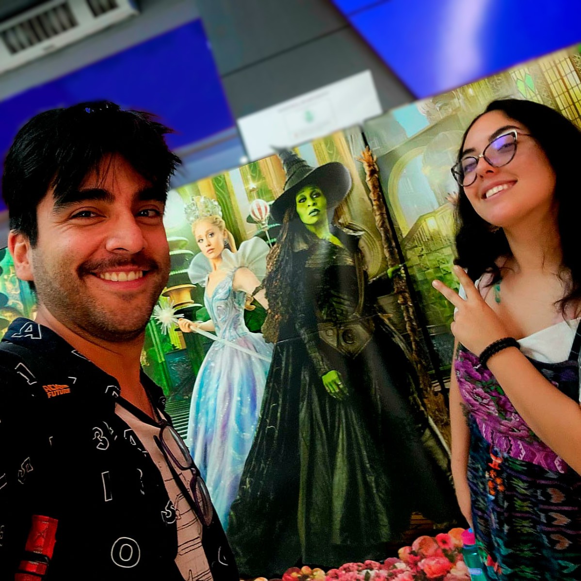 Ya vimos #WickedForGood 🧙🏻 dejando un gusto SIN LÍMITES 🤭 muy buenas películas, si me hicieron llorar 🥲

Calificación: 8.5
(Yo le habría puesto otros 10 minutos de profundidad en la historia 👀)

A ti qué te pareció? ✍🏻

Comparte 🔃
Ámalo ❤ 
Comenta 🗣💬