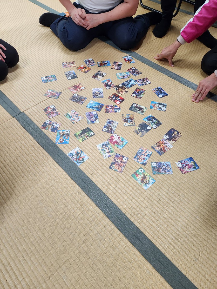 おはようございます!

合宿2日目、午前中はセクションに分かれての練習、午後は全曲の通し練習、そして夜は懇親会が行われました!

FEサイファの初心者講習が行われたり、英雄いろは札などで遊んだりと、夜中まで宴は続きました♪

#RdM7th