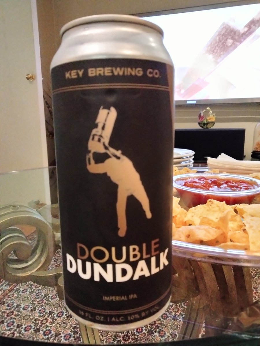 chilesyucatan's tweet photo. #CerveceriaModelo's #NocheBuenaEspecial 5.7% abv. & #Maryland #Craftbeer #KeyBrewing's #DoubleDundalk Imperial IPA at 10% abv. --> both went well with another #Ravens W! 🍻🍺 https://t.co/7aG7GcefJY