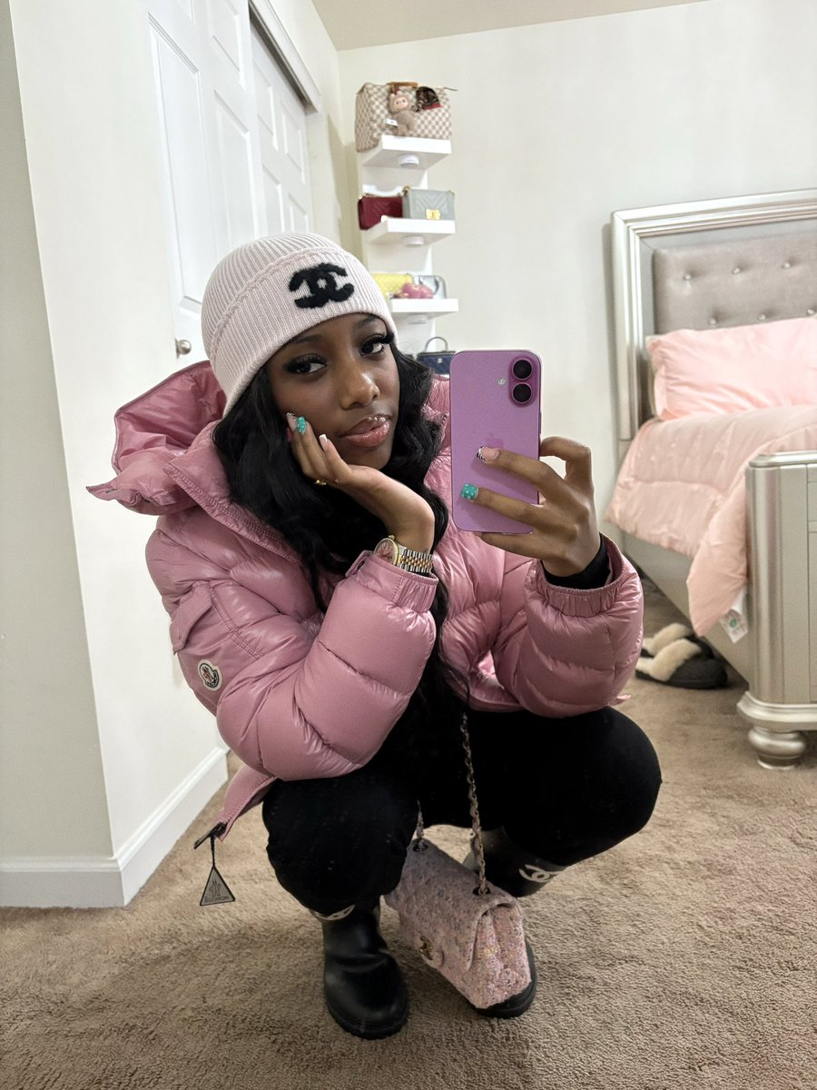 GabbyGirlllll's tweet image. Chanel me pls.