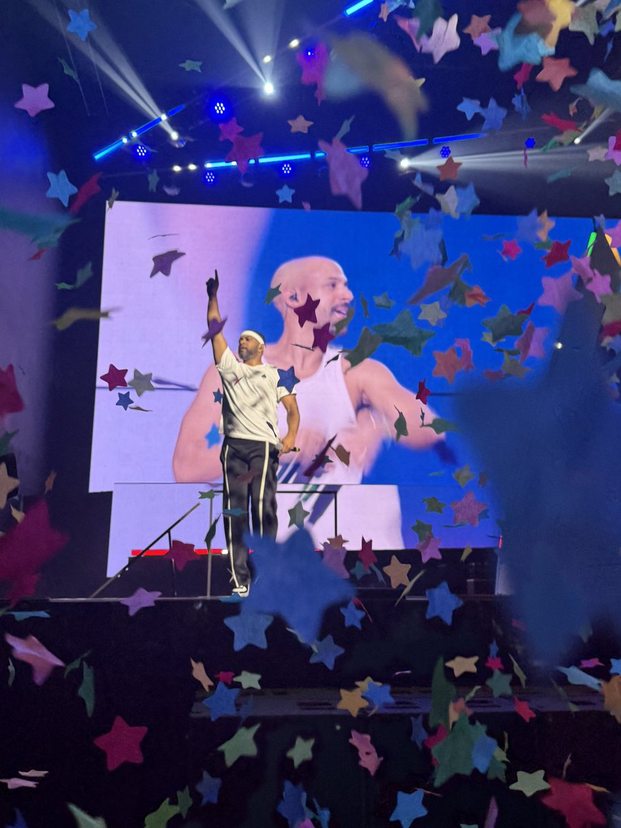 GeorgiaRose_JLS's tweet photo. The star confetti honestly was 10/10 https://t.co/adwqe3xAgK