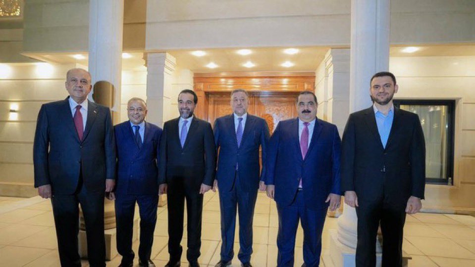 Abdelra07745930's tweet photo. يدعون بوحدة الصف بينما ولاءاتهم مشرذمة 
هم ستة مكبّلون بتبعيةٍ عمياء لخامنئي لا يختلفون في ارتهانهم عن الإطار الفارسي قيد شعرة وكأنهم نسخٌ مكررة من مشروع واحد
#سنة_خامنئي https://t.co/mUTs41uhfX
