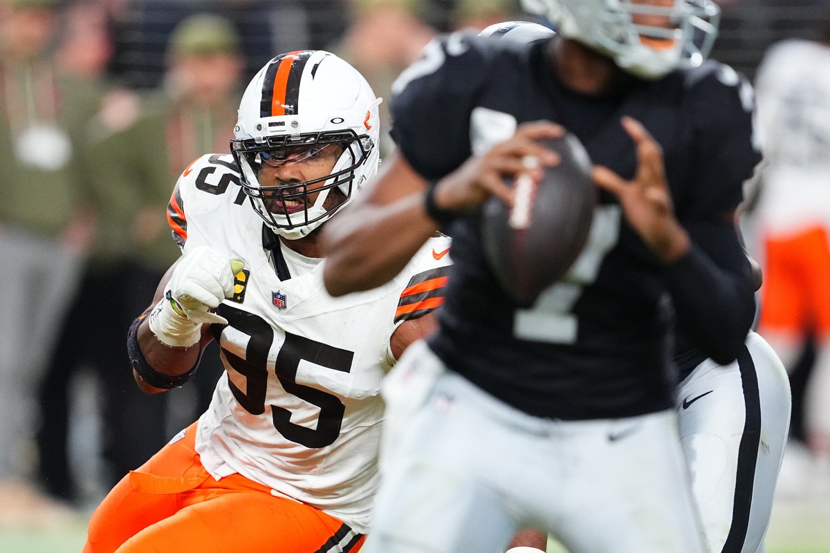 The Browns have sacked Geno Smith TEN times tonight 😲

Three have come from Myles Garrett 