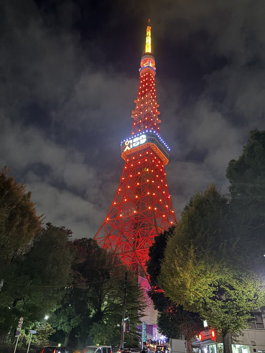 ryosuke_samurai's tweet image. おはようございます。

現場の職人さんとの連携がしっかりと取れていれば、施工ミスは防ぐことができます。
ただ、仕様書の内容と施主側の要望を平面図、展開図、電気図に細かく落とし込むことで、無駄な質疑の時間が省けます。
着工前にどれだけ準備できるか。現場への思いやりです。
働こう。
押忍🥋