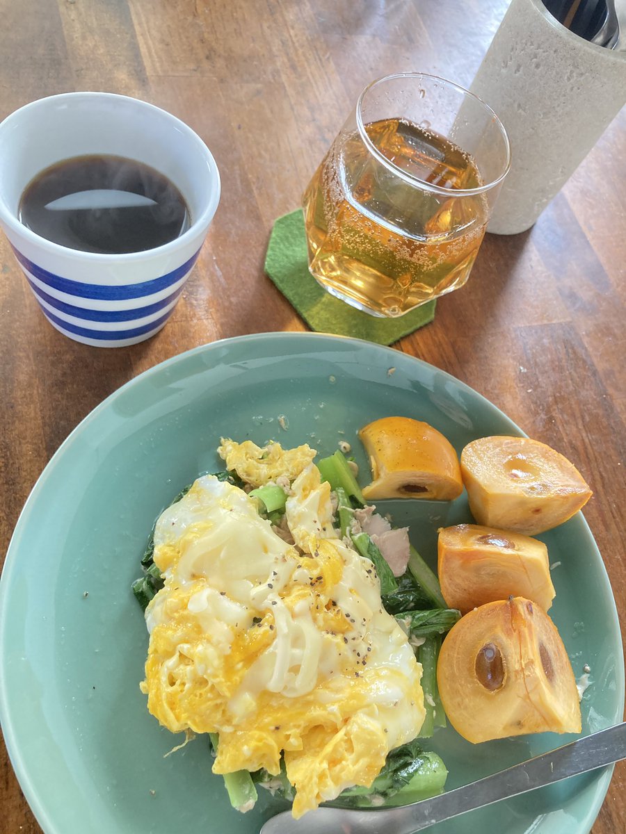 gouriteki's tweet image. たんぱく質系朝ごはん

オムライスじゃなくて“オム小松菜”

卵2個、小松菜にシーチキンを混ぜて、
たんぱく質はしっかり25g！

旅先でコンビニに寄る時も、つい高たんぱくのものを探してしまうクセ…
#健康オタク