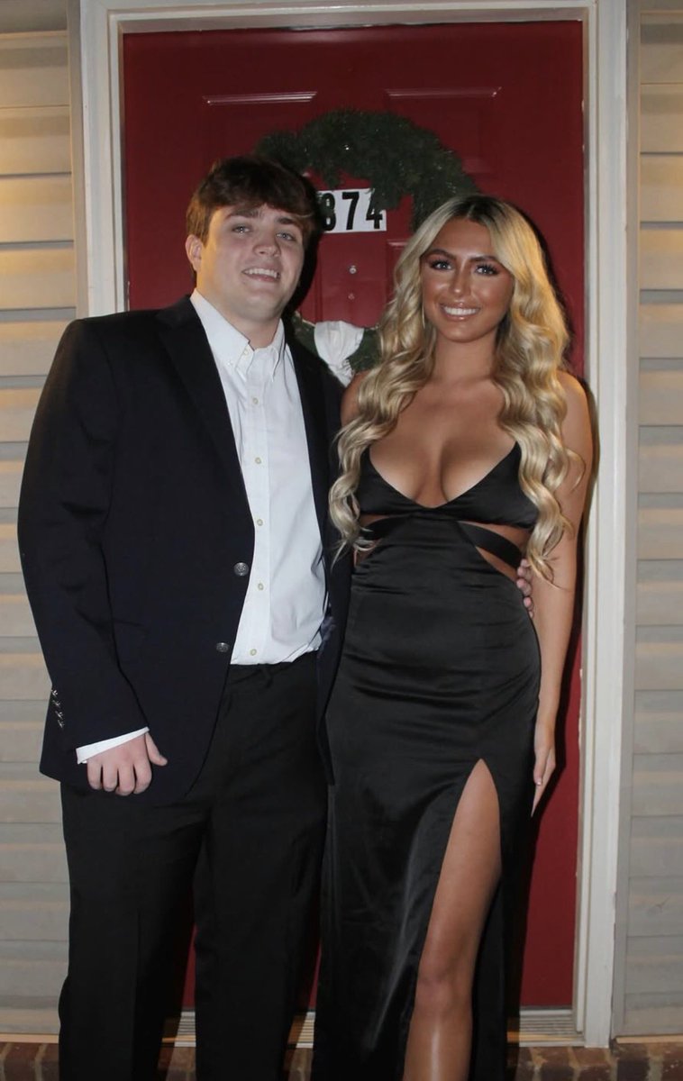 WatchDogIV's tweet image. Just me and my girl #formal