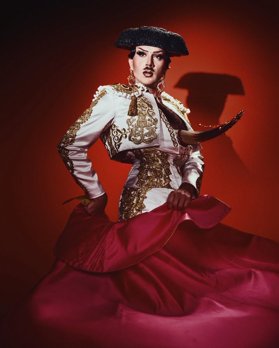 #TeamSatinGreco y #TeamLacaUdilla obviamente #DragRaceES