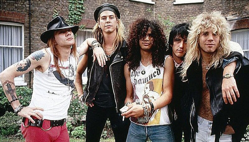 CarCraz06577503's tweet image. #GunsNRoses #classic lineup that recorded #AppetiteForDestruction (1987) is #vocalist #AxlRose, rhythm guitarist #IzzyStradlin, lead guitarist #Slash, #bassist #DuffMcKagan and #drummer #StevenAdler. #40thAnniversary #HappyAnniversary