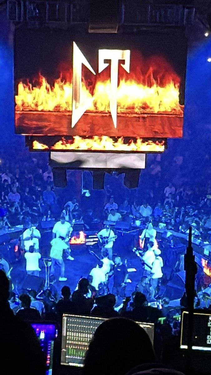danielcabreraof's tweet photo. Imágenes del concierto de Natanael Cano en  el Palenque Fiestas de Octubre. https://t.co/6JfOKHWmHh