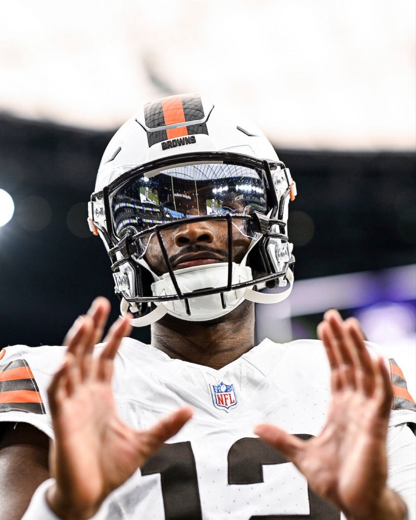 Shedeur is the first Browns Rookie QB to WIN in his first start since Eric Zeier in 1995🔥 #LEGENDARY