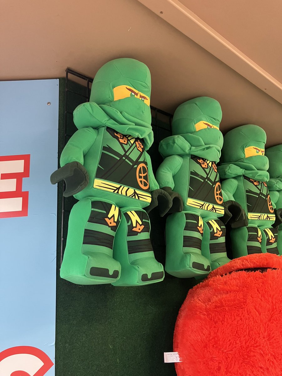 openlycomplex's tweet image. legoland has giant lloyd plushies??? that you can only get by winning a carnival game??? why are these not for sale