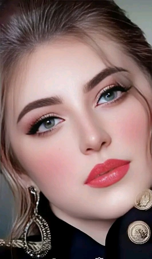 الحــب ...
أن يعطـي الرجـل قوتـه .. بكـل رقـة
وأن تعطـي الأنثـى رقتـها ... بكـل قوة❤💕❤💕صبااااحي اااانتم ❤💕❤💕