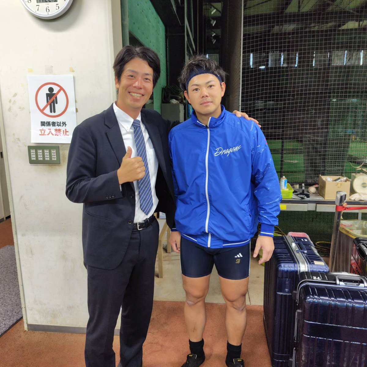 日本福祉大学さんとの招待試合でナゴヤ球場にお邪魔したら、たまたま自主練習をしていた周平に会いました。彼が2011年ドラフトの同期で唯一の現役選手です。ずっと応援しています！