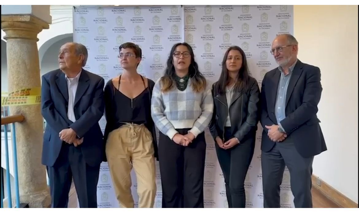AteneaSindicato's tweet photo. El 6 de junio de 2024 es el día que vivirá en la infamia para la historia de la @UNALOficial. Quienes de forma ilegal designaron a @MuneraLeopoldo terminaron investigados por la @PGN_COL. ¿Será que @DanielRMed  @Mineducacion le hará caso a @RodrigoUprimny y se une a la foto? https://t.co/qfhVOt2skp