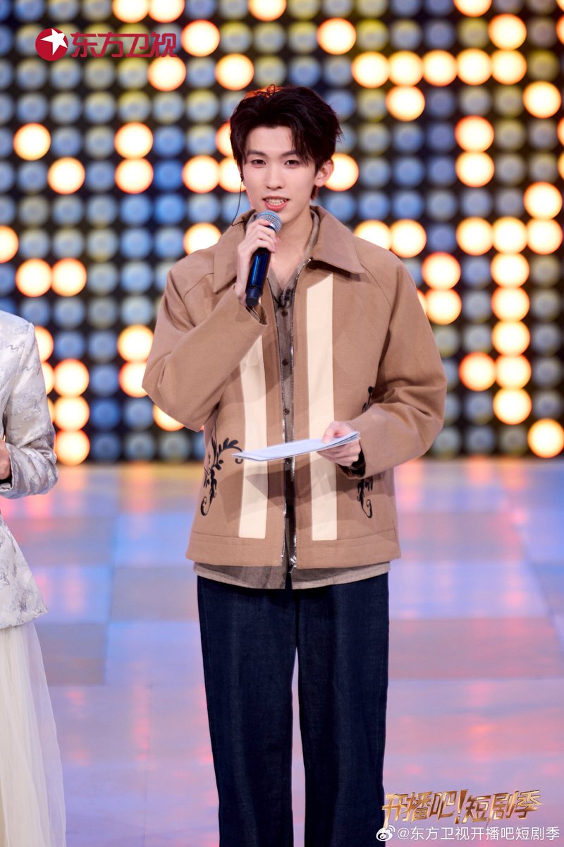 ©️东方卫视开播吧短剧季

ภาพนิ่งของหลินโม่ใน #开播吧短剧季 มาแล้ว
 
🔗 weibo.com/6450231790/523…

#หลินโม่ #林墨 #LINMO