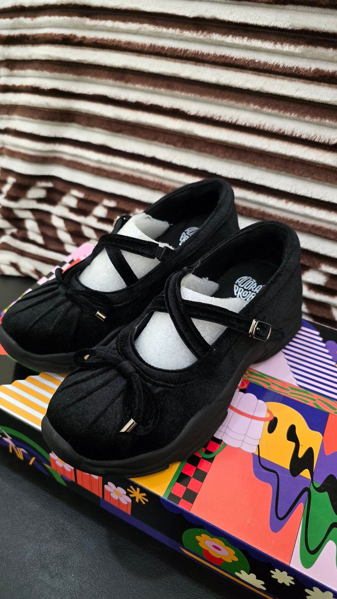 grassncity's tweet image. WTS (WANT TO SELL)
Adorableprojects Swift Sneakers Balerina Black

UK : 39 (24,5CM)
Harga : 230.000

Kondisi masih baru belum pernah dipakai, karena salah pilih ukuran.

#wts #wts #sepatu #sandal #sneakers