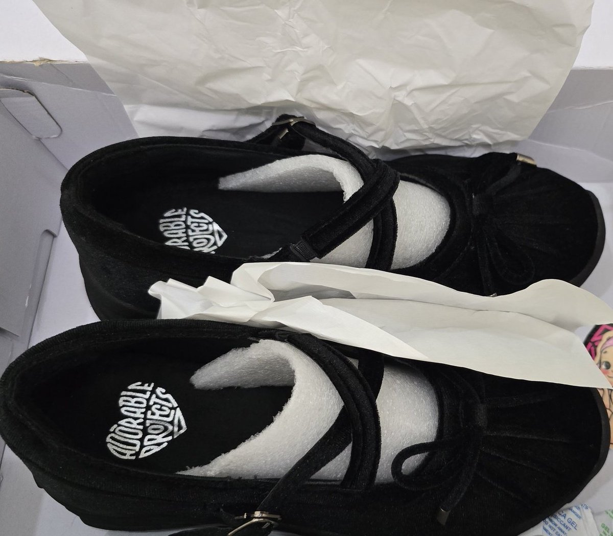 grassncity's tweet image. WTS (WANT TO SELL)
Adorableprojects Swift Sneakers Balerina Black

UK : 39 (24,5CM)
Harga : 230.000

Kondisi masih baru belum pernah dipakai, karena salah pilih ukuran.

#wts #wts #sepatu #sandal #sneakers