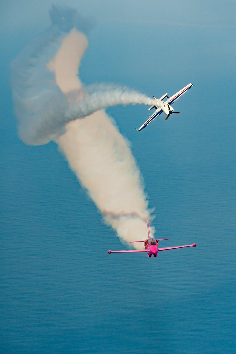 EvelynSalgadoP's tweet image. El #HogarDelSol se llenó nuevamente de emoción en este segundo día del Acapulco #AirShow2025. ✈️✨ Pilotos de talla internacional sorprendieron con acrobacias espectaculares sobre nuestra bahía.

Aquí les comparto más postales de este gran cierre. 👇