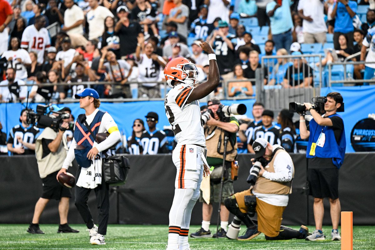 Rellsince86's tweet photo. The Shedeur Sanders 2025 timeline:

• Blackballed in the draft
• Last on the depth chart
• False narratives created by the media/NFL
• Head Coach hated him
• Limited backup reps &amp; ZERO starter reps.
• “Weak” arm allegations

In the end… he was inevitable. 

LEGENDARY ⌚️ https://t.co/lDW9TQO3j2