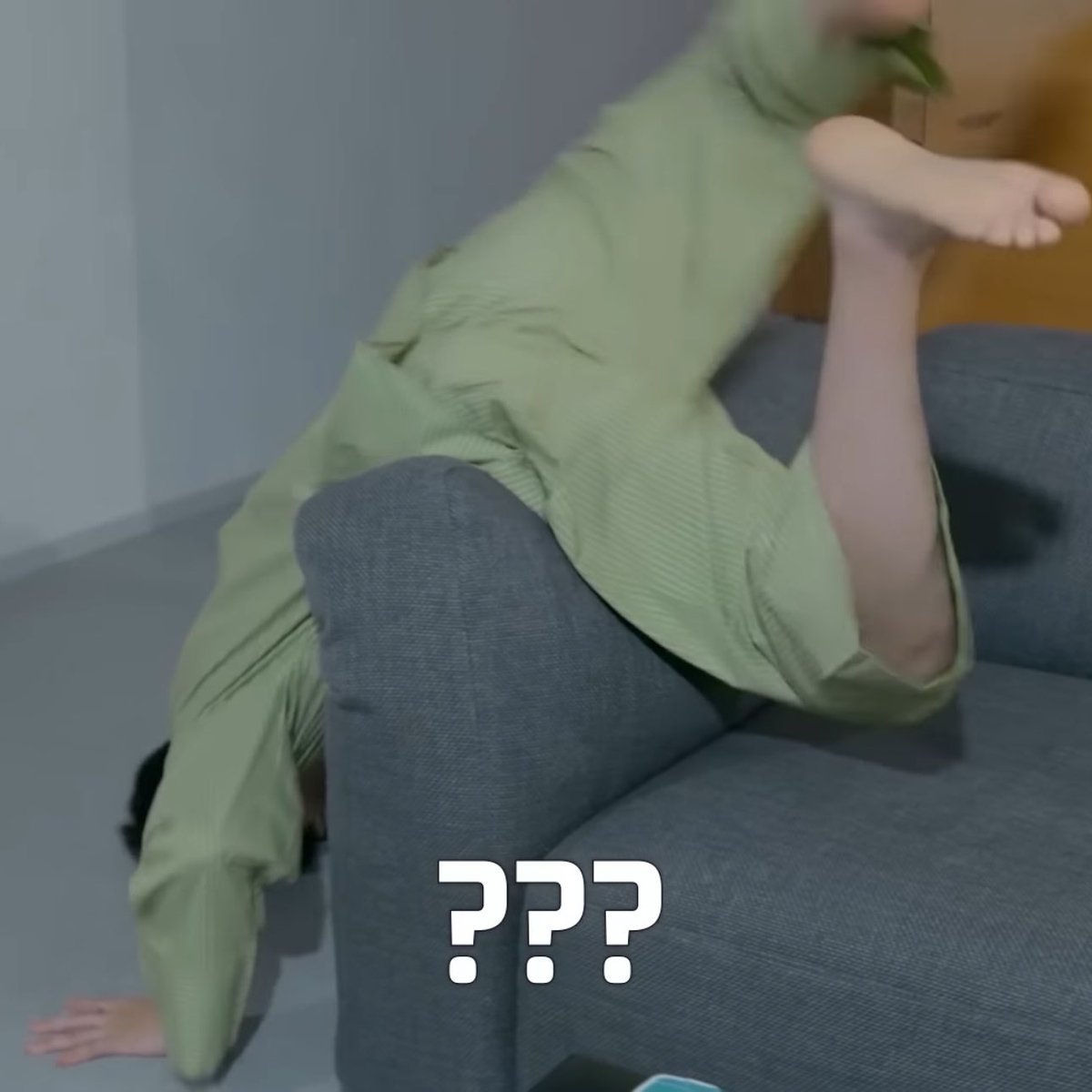 btschartsxdaily's tweet photo. ???

😭😂 https://t.co/7Bh8InCCPI