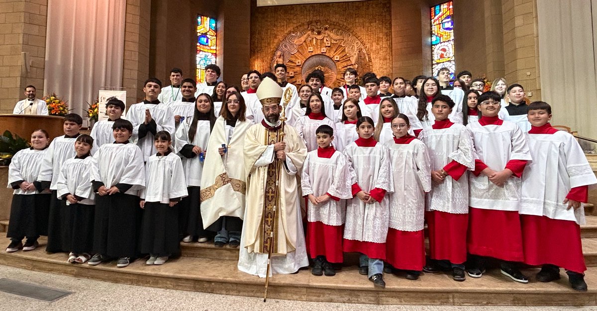 bpdflores's tweet photo. Mass this afternoon at the Basilica, altar servers from Starr County received their years of service awards.
The stained glass window of Bl Miguel Pro is newly installed above the entrance to the Blessed Sacrament Chapel. https://t.co/YMXsrJaxbb