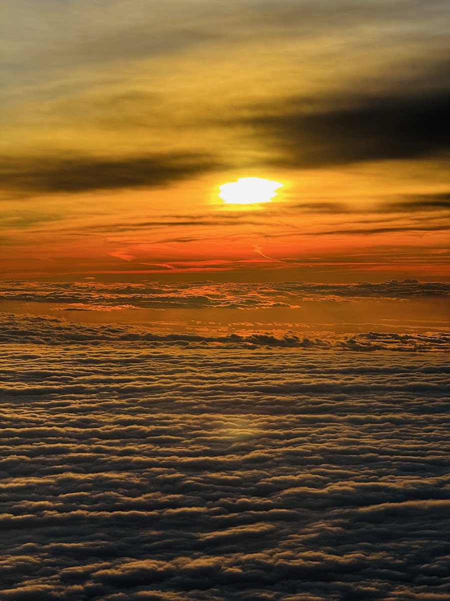 BikramRataul's tweet photo. Aerial Sunset over Seattle https://t.co/KhBV06Gc0n