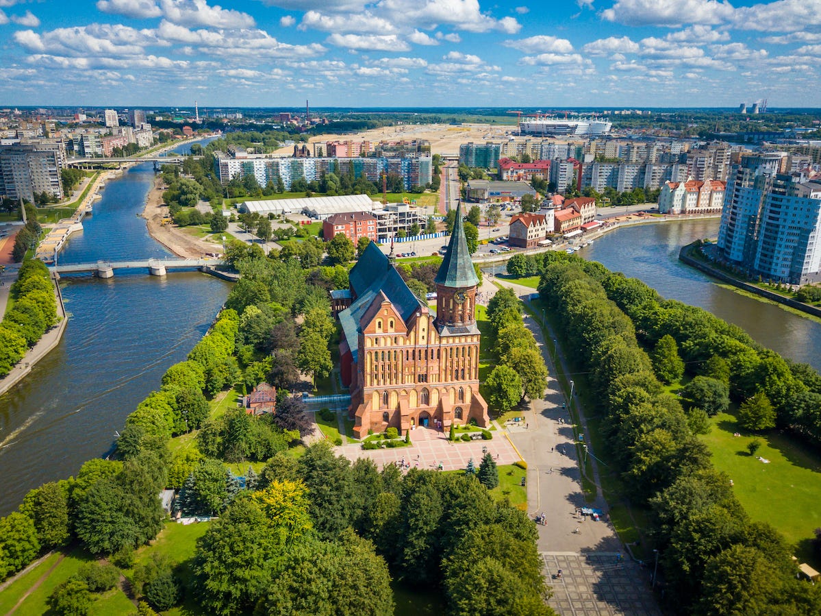 Alex_Oloyede2's tweet image. 🇷🇺 This is Kaliningrad (Konigsberg) rebuilt by Russia after the defeat of Nazi Germany.

Why don&apos;t you show these photos instead? They never show photos of Russia in summer or winter rather the grey in-betweens. It&apos;s so bad most westerners think of Russia grey all year round.