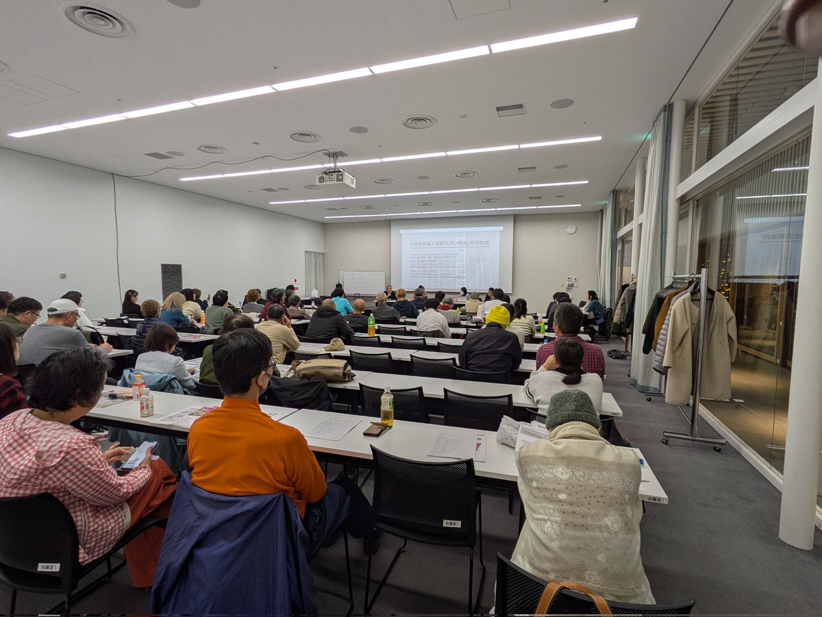 emicatchannel's tweet image. 多文化共生トークセッションin茨木に参加。外国人が…何人が…ではなく、同じ人間です。おかしいのは政治。
#森本れいこ　#いとうゆうき
#山田さほ　#上村秀明