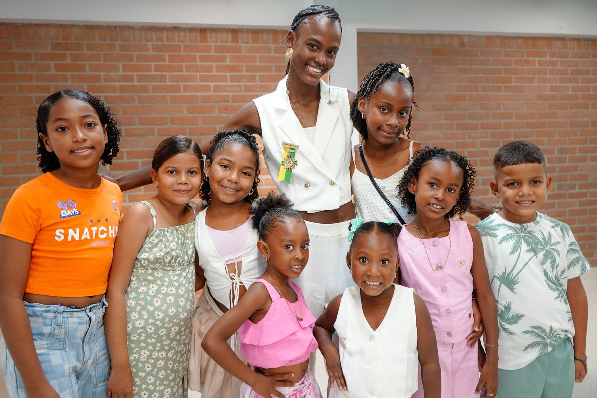 Condecoramos a Valentina Castro con la Medalla Grado Comendador – <a href="/gobnarino/">Gobernación de Nariño</a> por elevar el nombre de #Nariño en el mundo y convertirse en un referente que dignifica la identidad del pacífico nariñense e inspira, desde las pasarelas globales, los sueños de miles de niños y niñas.