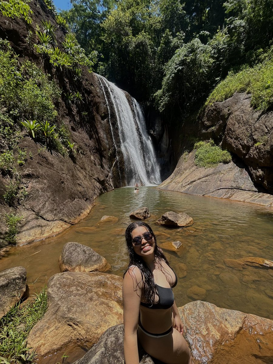 hellorafa's tweet image. quem me dera poder tomar um banho de cachoeira toda semana
