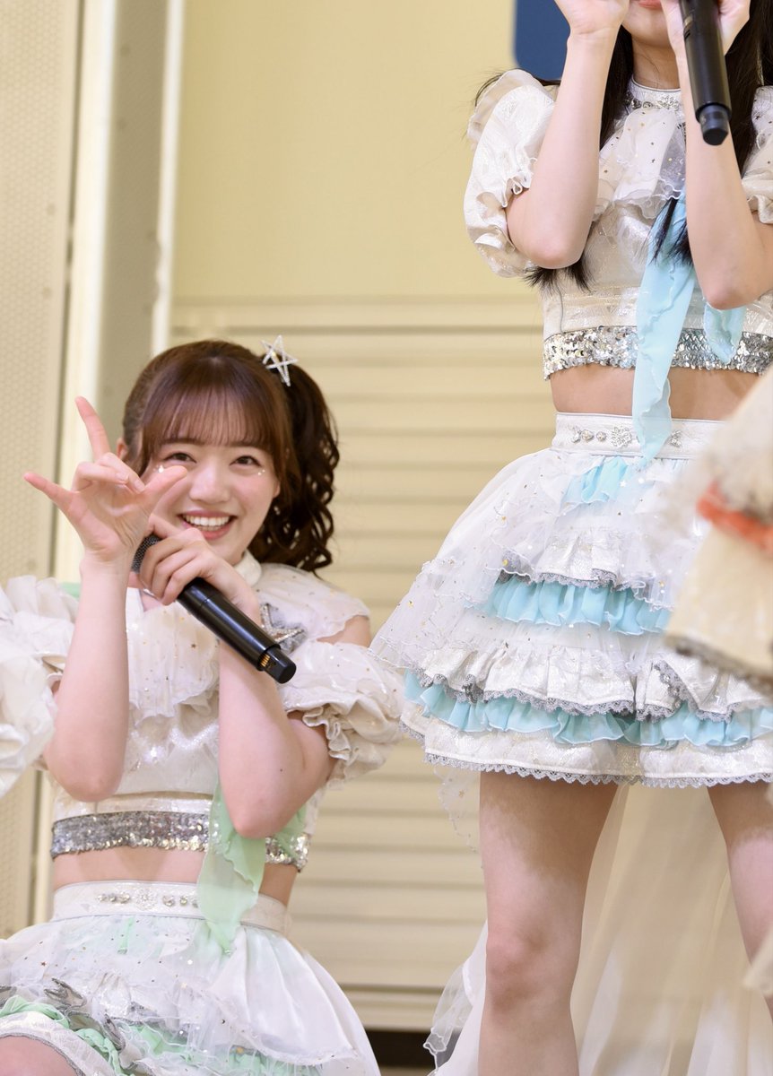 batten_aichan's tweet photo. 2025.11.23
ばってん少女隊 NEWシングル
「こっちみて星⭐︎」リリースイベント
in名古屋@ららぽーと名古屋みなとアクルス

下手側から遠めの自分に目線をくれる神
てえてえ

＃ばってん少女隊
＃ばっしょー 
＃希山愛 さん https://t.co/wiKncULn8F