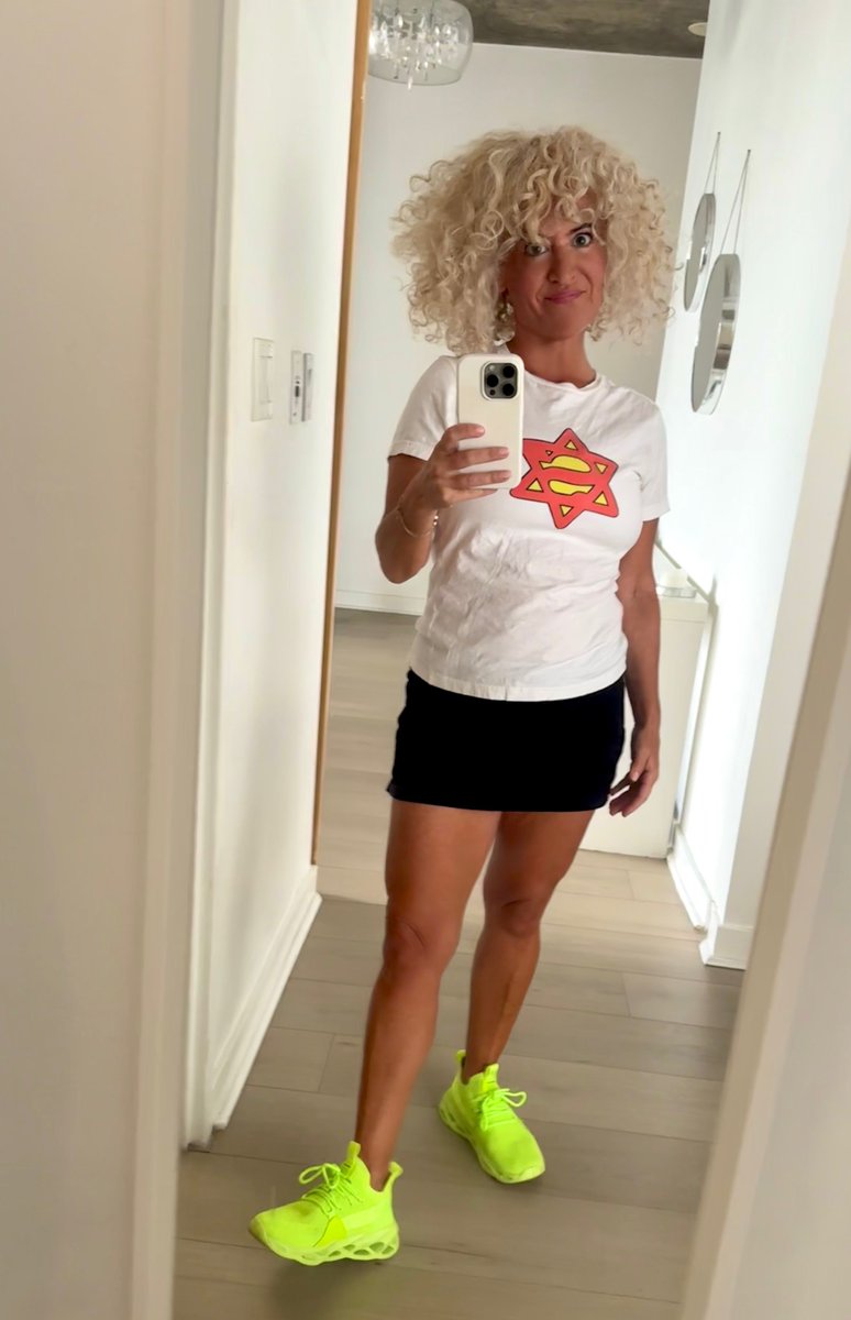 RichardRoma6000's tweet image. It&apos;s always queen drama.  FWIW,  people that stared directly into the eclipse last year didn&apos;t realize it came with benefits.