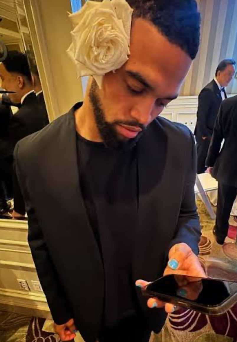 Max_AirChi's tweet image. “I don’t give a fvck about pronouns/im that n!gga and that B!tch”  -Caleb the Creator 

#BearTheFuckDown 
#ChicagoBears 
#CalebWilliams